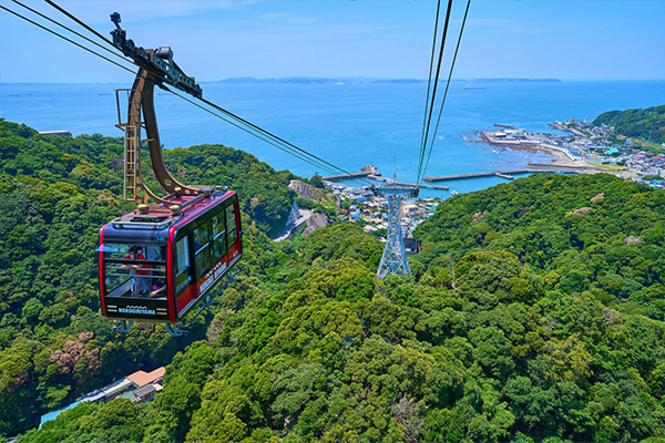 旅行イメージ（海・山・庭園・温泉）